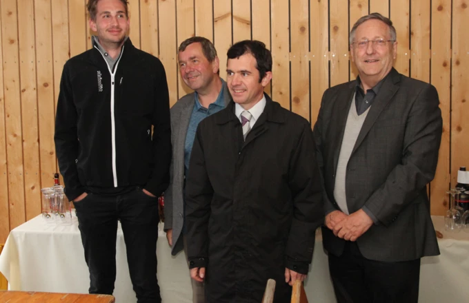 Freuten sich über ein gelungenes Fest - und ein gelungenes Projekt: Lukas Dobler, Bauleiter bei Rhomberg Bau, Erich Mayer, Geschäftsführer der Wohnbauselbsthilfe, Bürgermeister Martin Summer und Pfarrer Wilfried M. Blum (v. l. n. r.). Freuten sich über ein gelungenes Fest - und ein gelungenes Projekt: Lukas Dobler, Bauleiter bei Rhomberg Bau, Erich Mayer, Geschäftsführer der Wohnbauselbsthilfe, Bürgermeister Martin Summer und Pfarrer Wilfried M. Blum (v. l. n. r.).